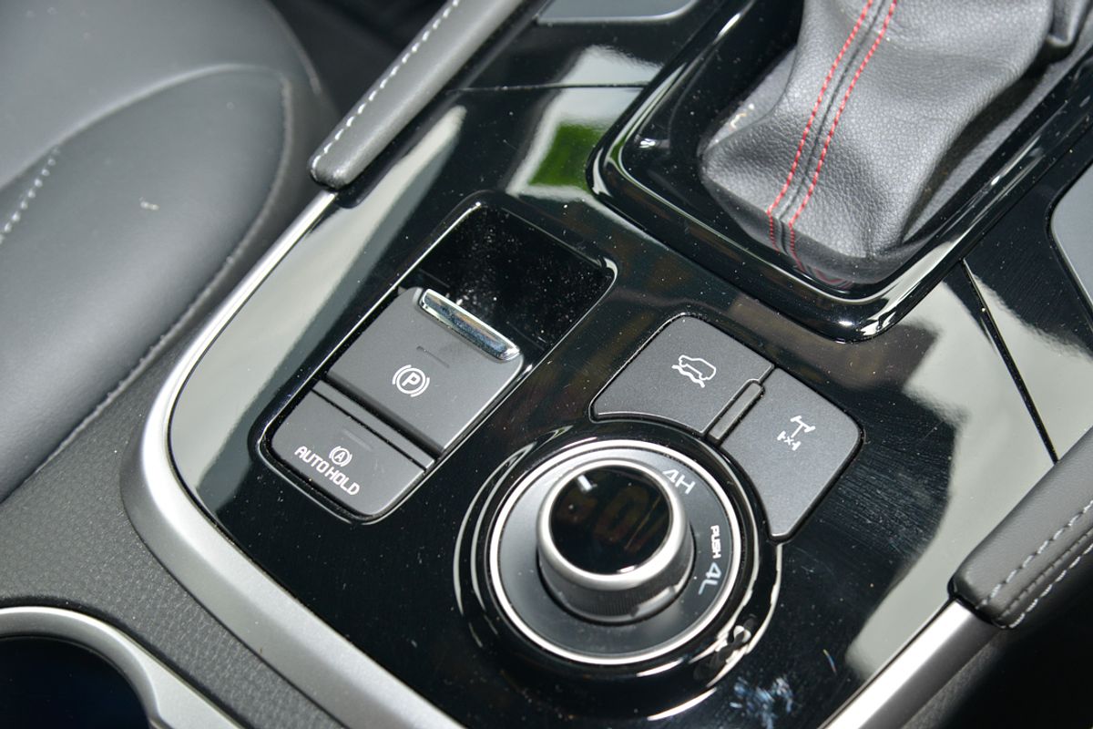 2025 Isuzu MU-X X-TERRAIN