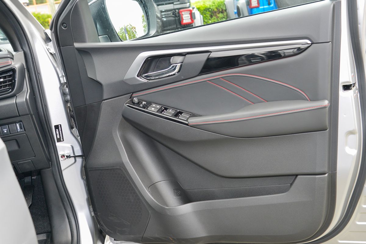 2025 Isuzu MU-X X-TERRAIN