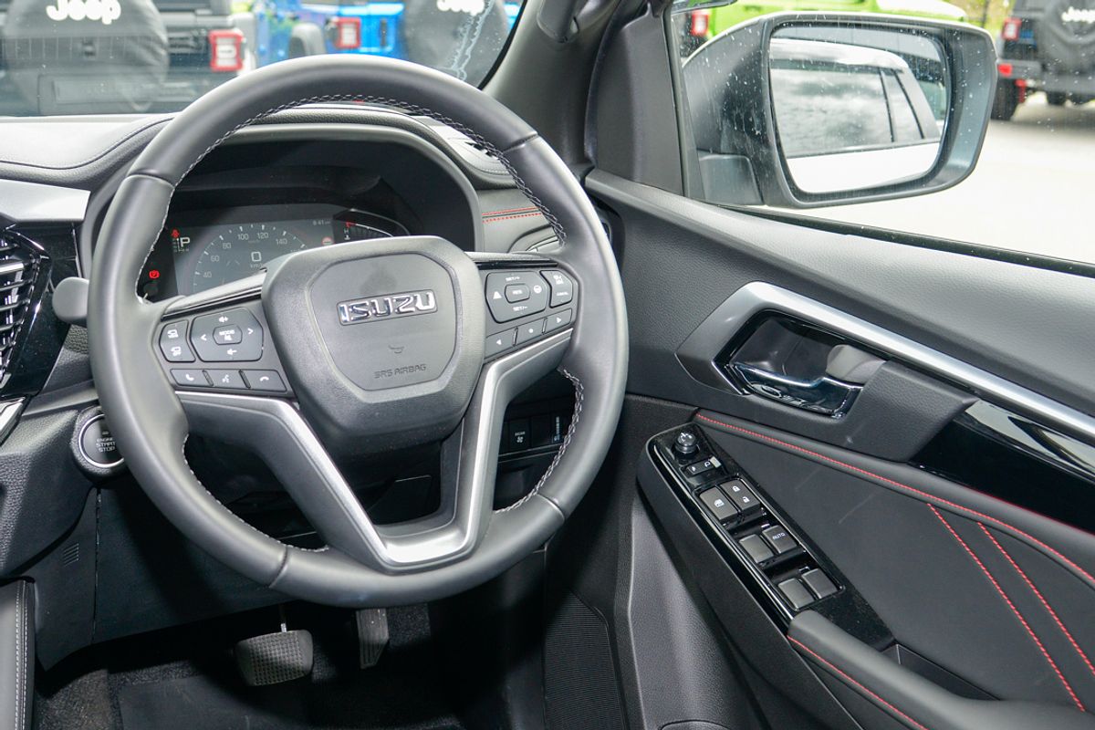 2025 Isuzu MU-X X-TERRAIN