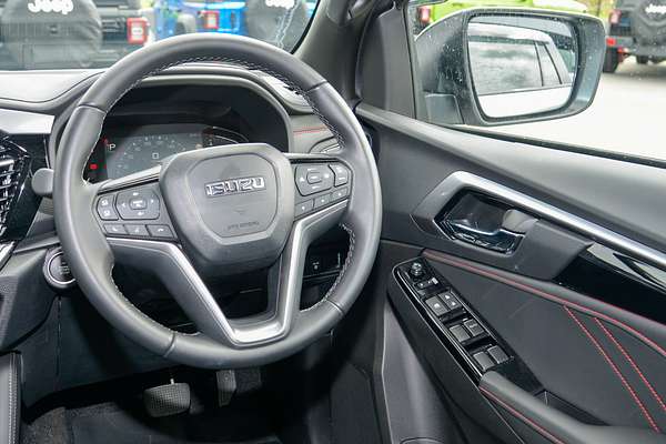 2025 Isuzu MU-X X-TERRAIN