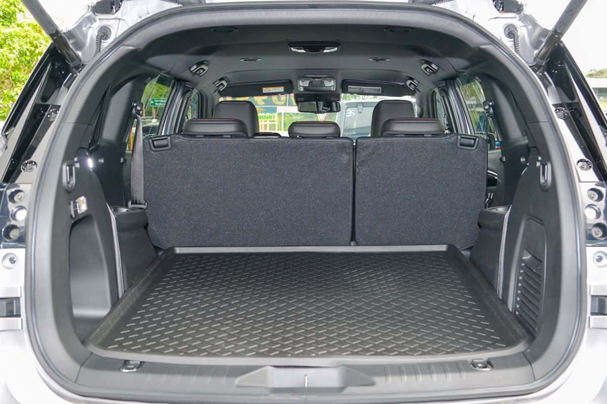 2025 Isuzu MU-X X-TERRAIN