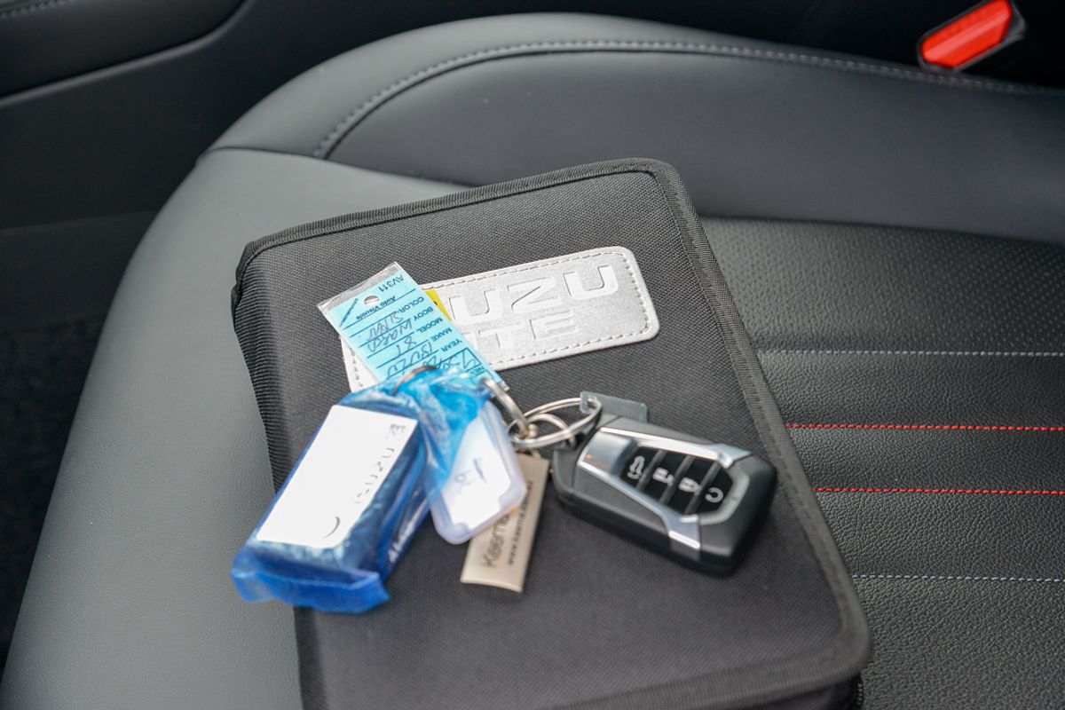 2025 Isuzu MU-X X-TERRAIN