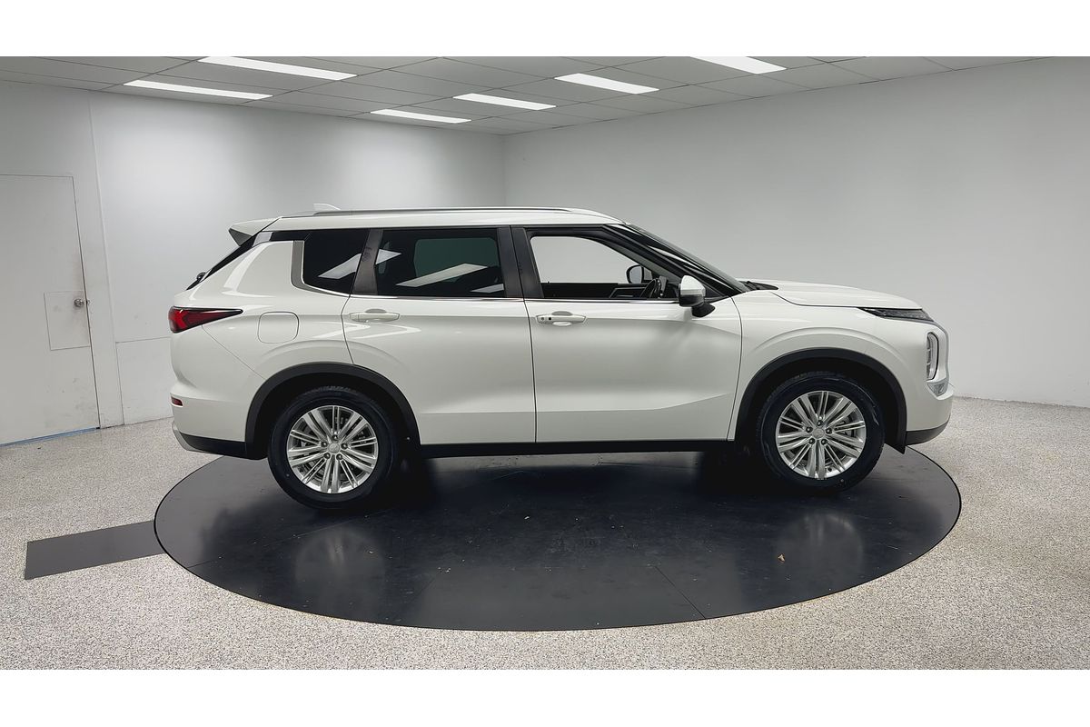 2022 Mitsubishi Outlander LS ZM