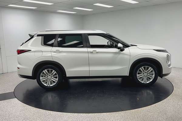 2022 Mitsubishi Outlander LS ZM