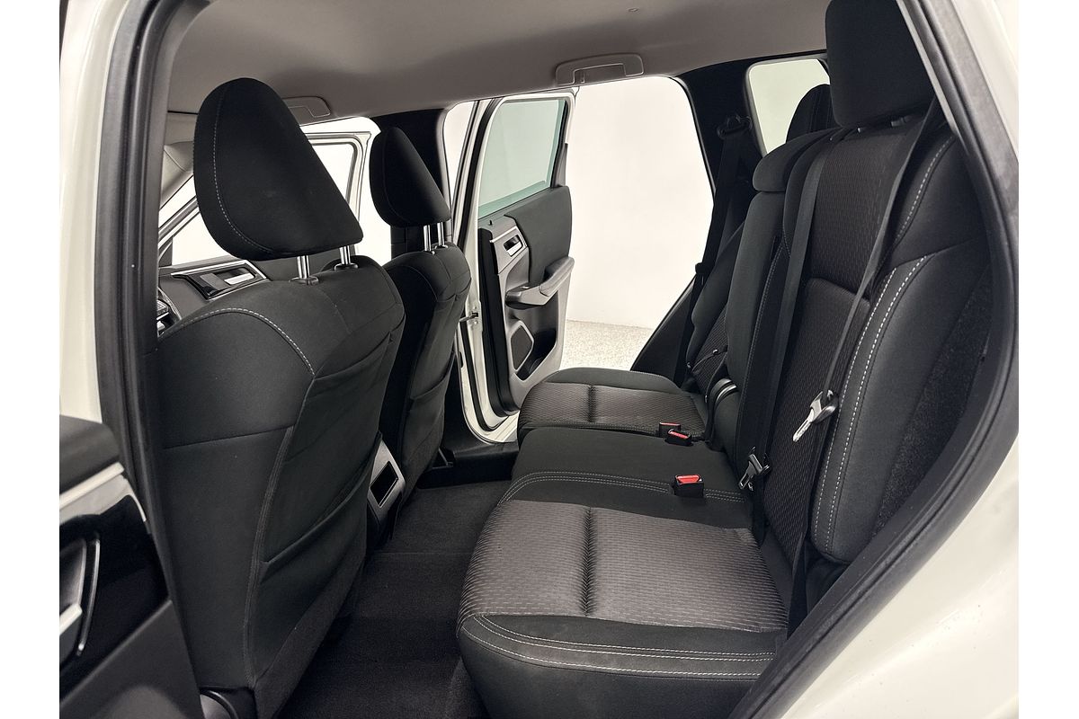 2022 Mitsubishi Outlander LS ZM