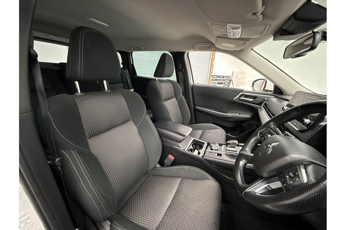 2022 Mitsubishi Outlander LS ZM