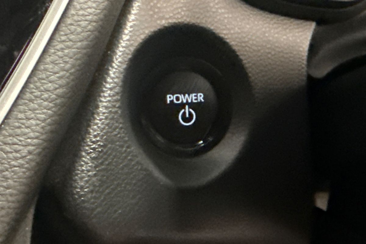 2025 Toyota COROLLA CROSS GX 2WD HYBRID MXGH10R