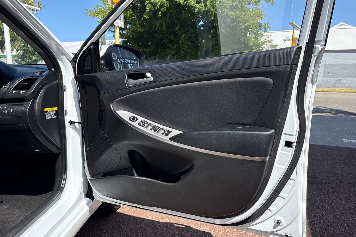 2015 Hyundai Accent Active RB2