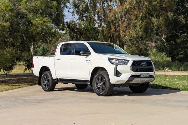 2024 Toyota Hilux SR GUN126R
