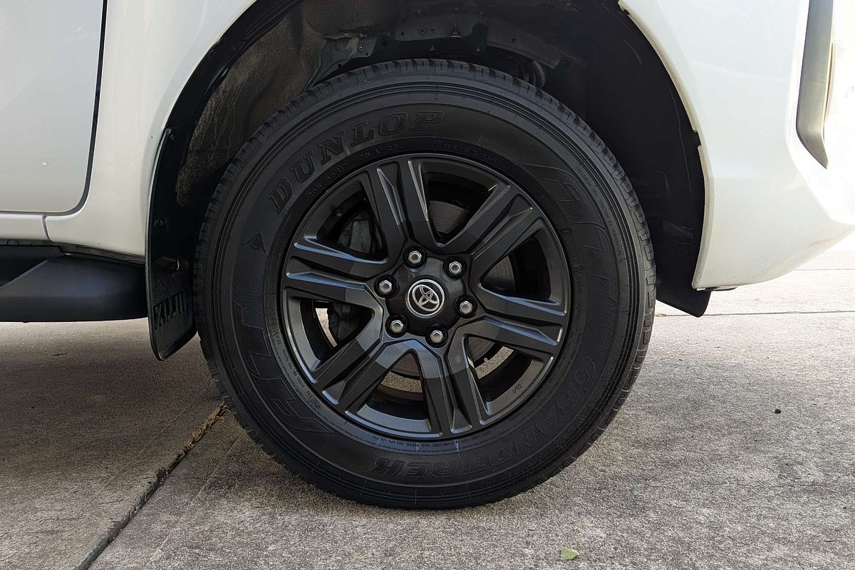 2024 Toyota Hilux SR GUN126R