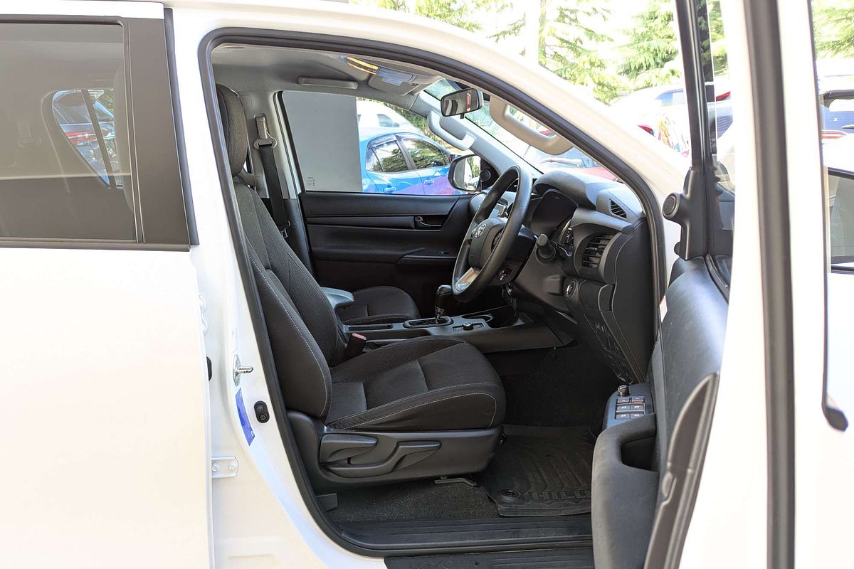 2024 Toyota Hilux SR GUN126R