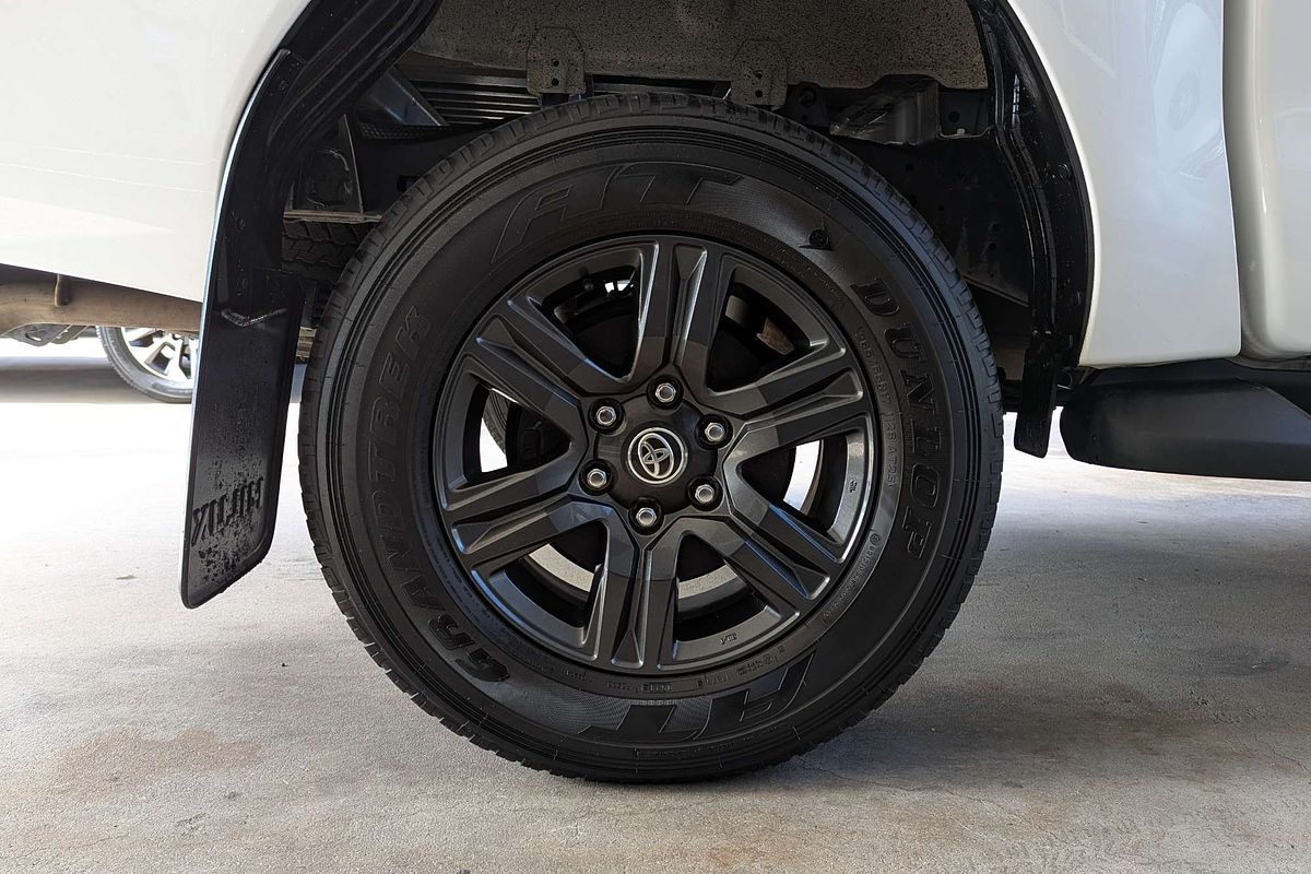 2024 Toyota Hilux SR GUN126R