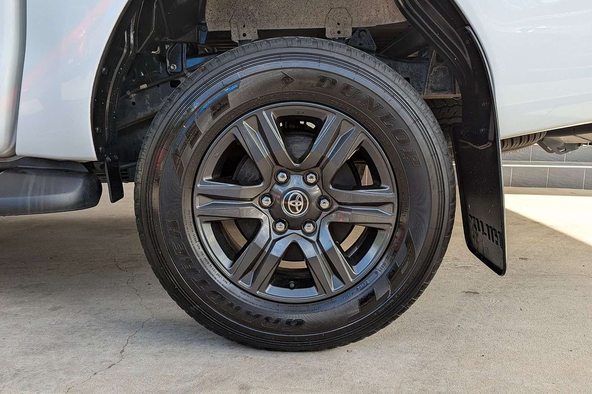 2024 Toyota Hilux SR GUN126R