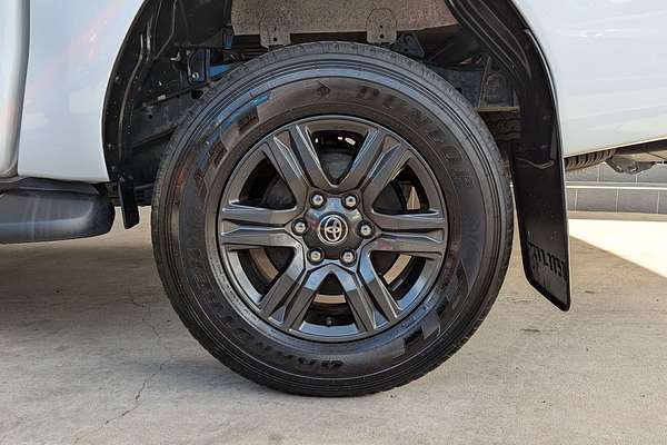 2024 Toyota Hilux SR GUN126R