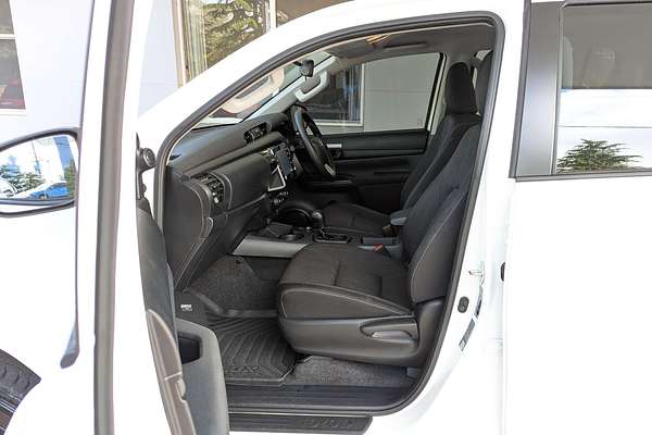 2024 Toyota Hilux SR GUN126R