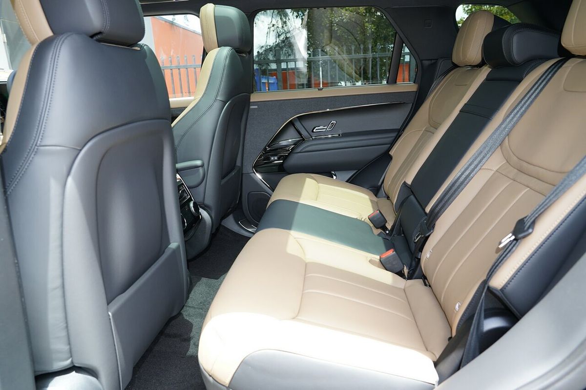 2025 Land Rover Range Rover Sport PHEV P460e Dynamic HSE L461