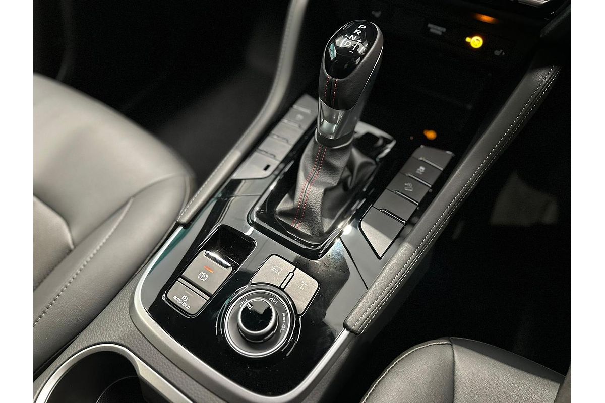 2025 Isuzu MU-X X-TERRAIN