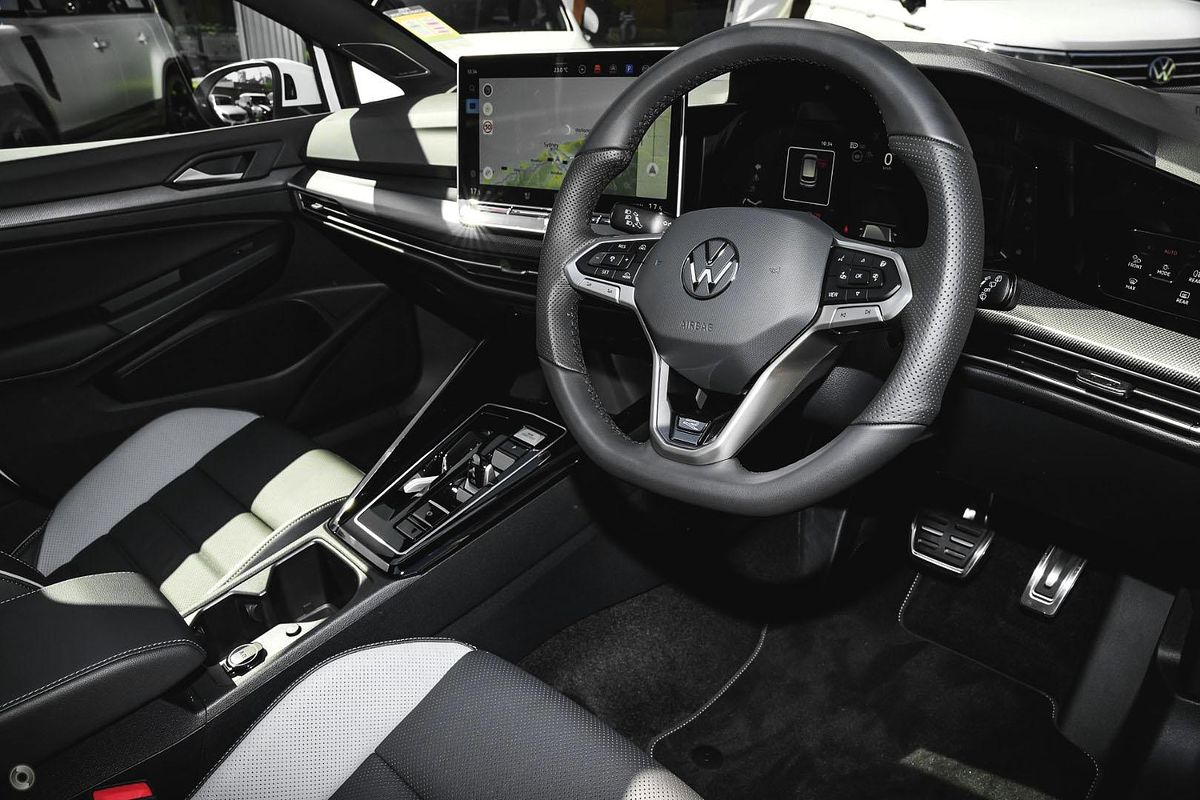 2025 Volkswagen Golf 110TSI R-Line 8.5