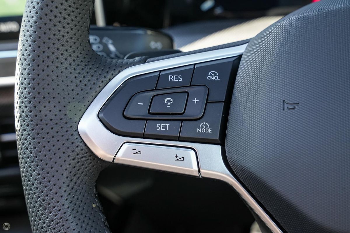 2025 Volkswagen Golf 110TSI R-Line 8.5