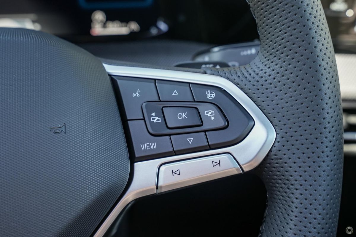 2025 Volkswagen Golf 110TSI R-Line 8.5