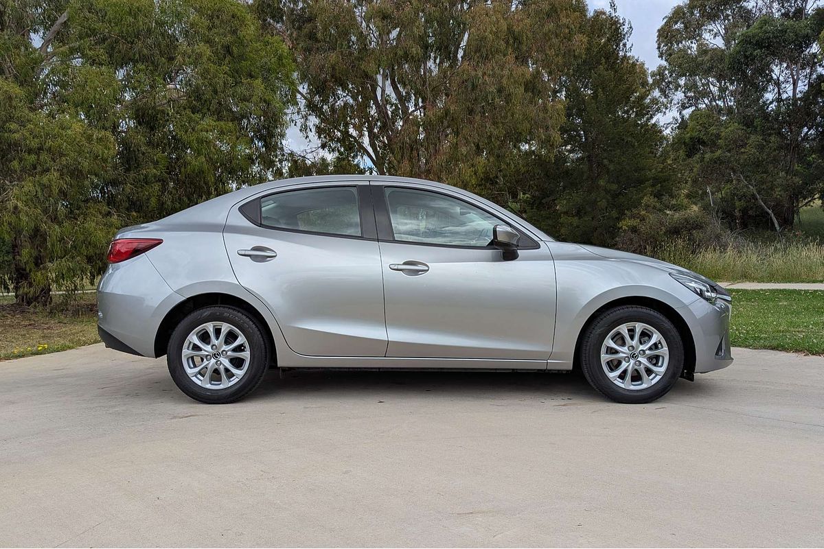 2017 Mazda 2 Maxx DL Series