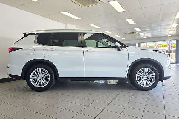 2022 Mitsubishi Outlander LS ZM