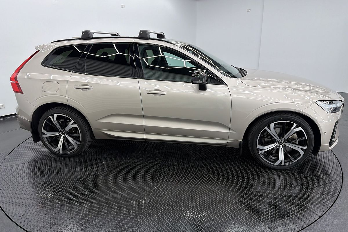 2022 Volvo XC60 Recharge Ultimate T8 Plug-In Hybrid