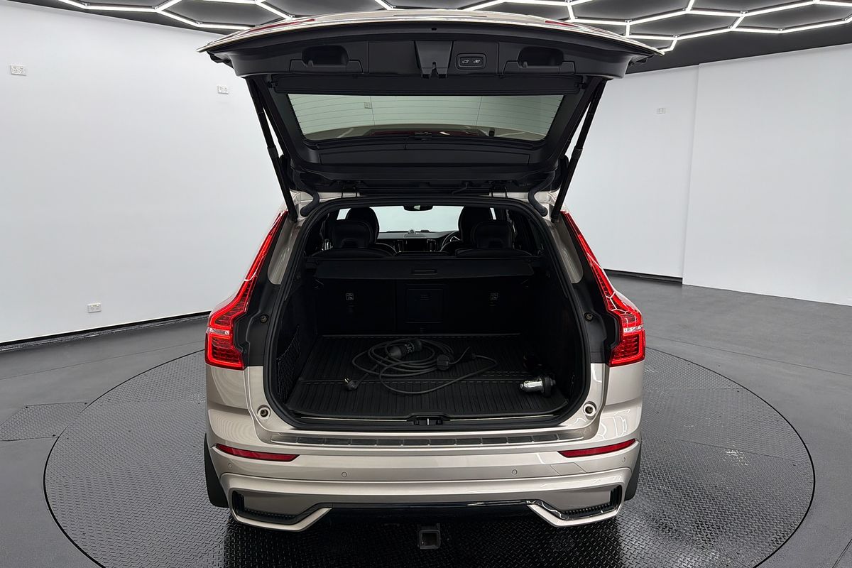 2022 Volvo XC60 Recharge Ultimate T8 Plug-In Hybrid