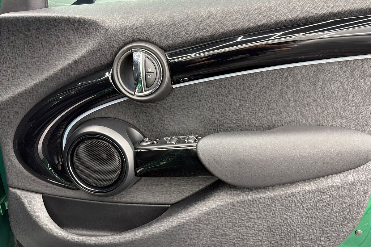 2023 MINI Hatch Cooper Classic F55 LCI-2