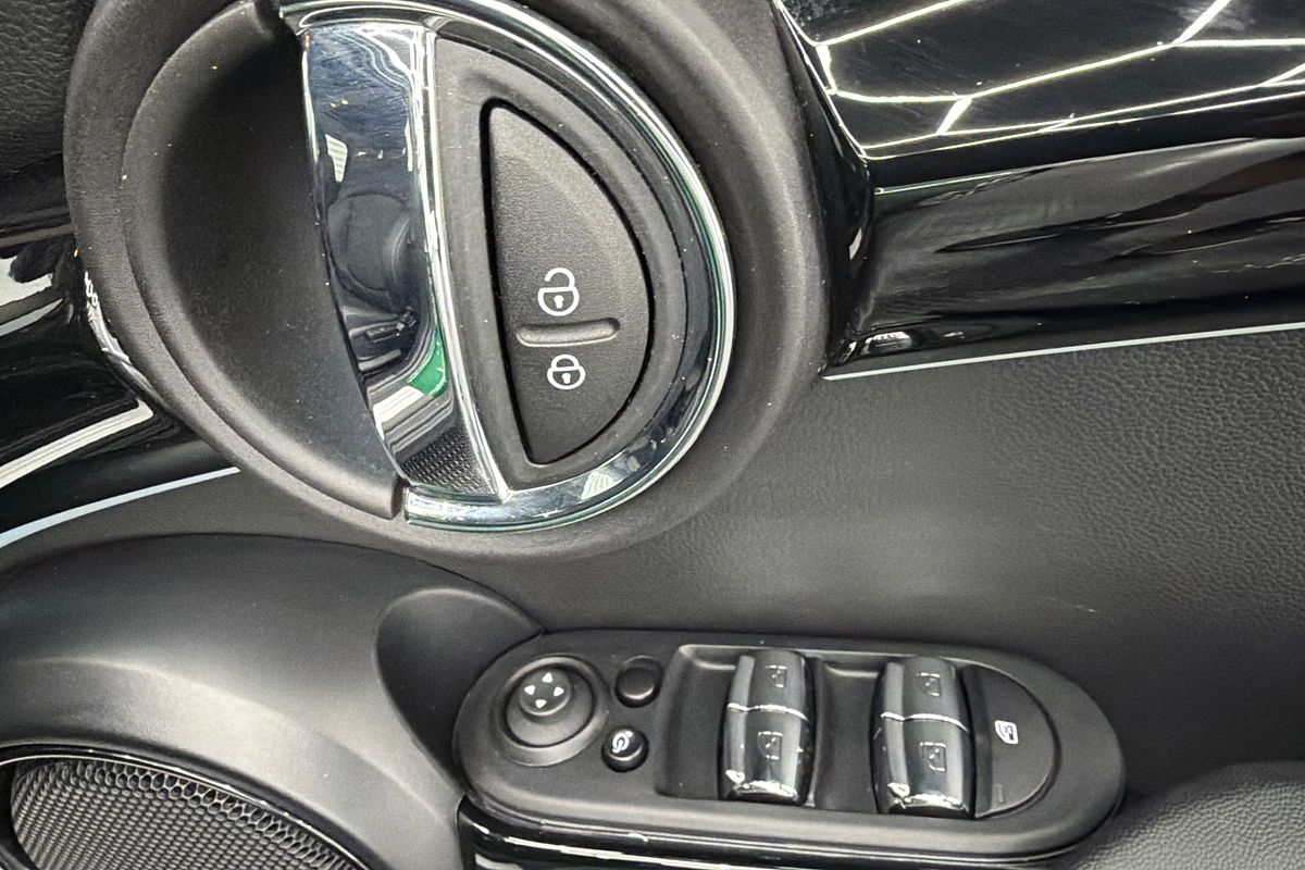 2023 MINI Hatch Cooper Classic F55 LCI-2