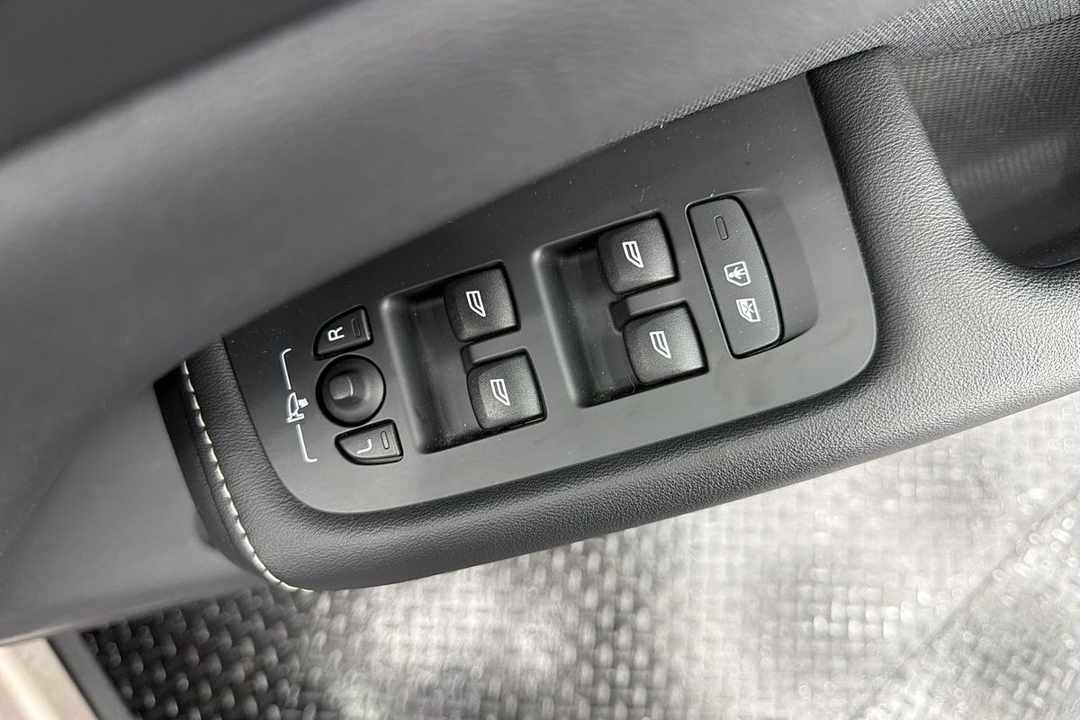 2022 Volvo XC60 Recharge Ultimate T8 Plug-In Hybrid