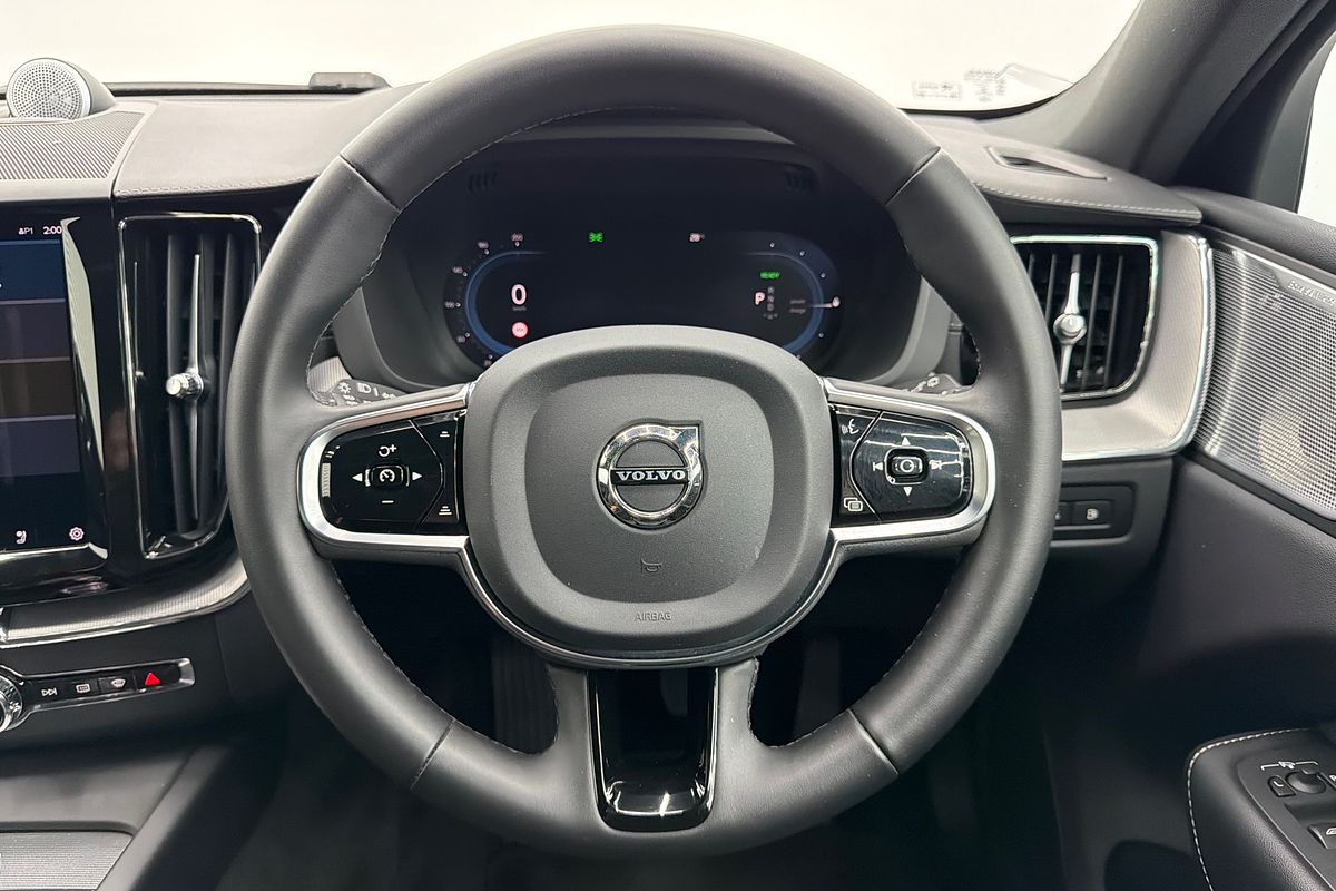 2022 Volvo XC60 Recharge Ultimate T8 Plug-In Hybrid