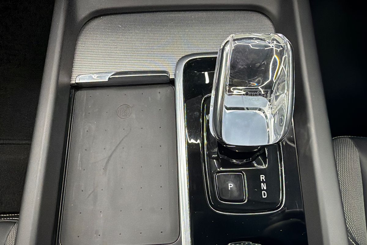 2022 Volvo XC60 Recharge Ultimate T8 Plug-In Hybrid