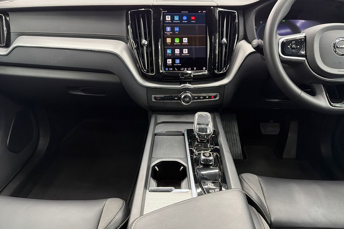 2022 Volvo XC60 Recharge Ultimate T8 Plug-In Hybrid