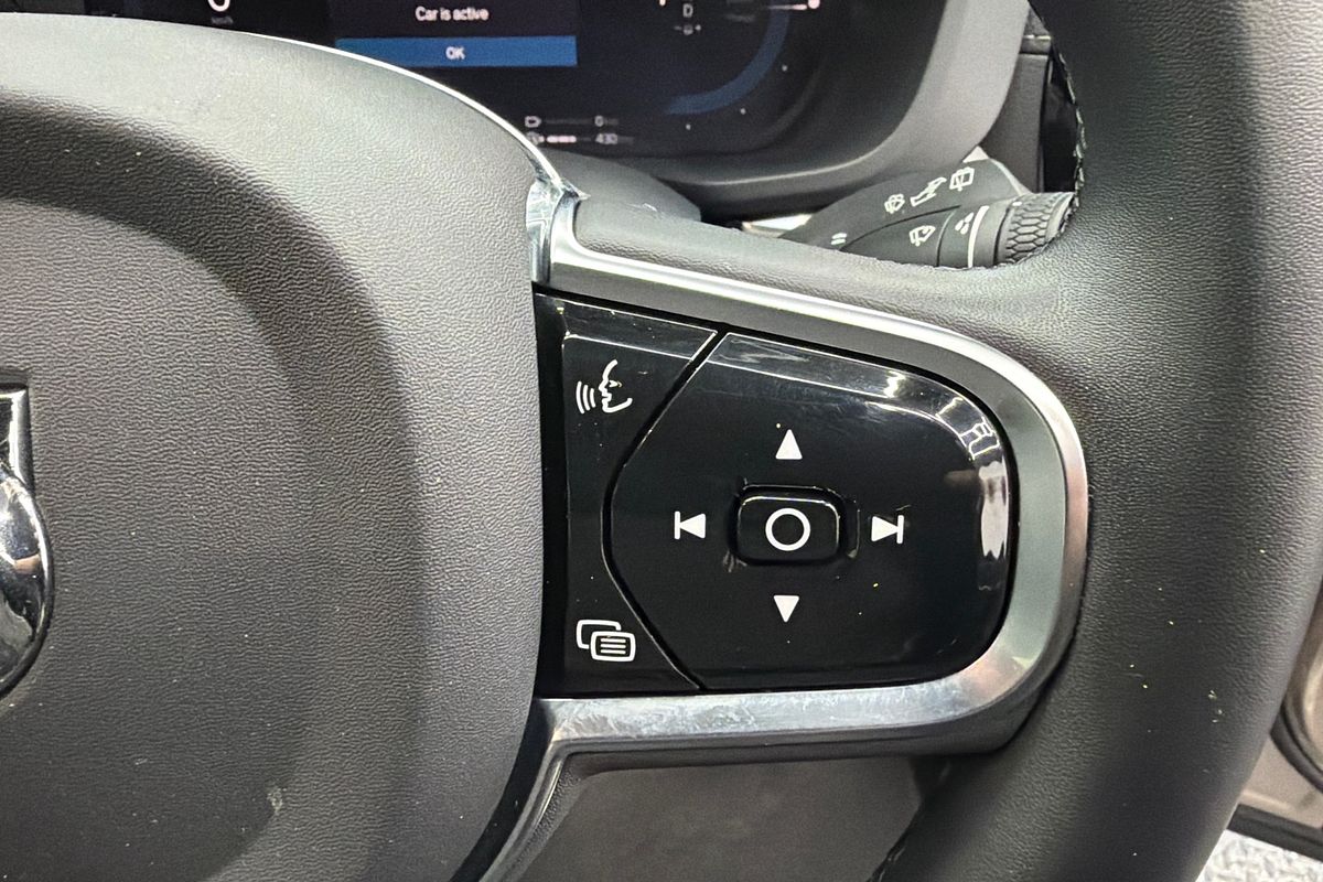 2022 Volvo XC60 Recharge Ultimate T8 Plug-In Hybrid