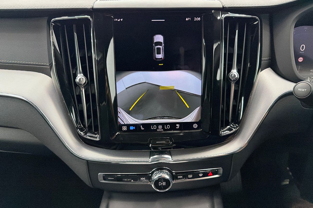 2022 Volvo XC60 Recharge Ultimate T8 Plug-In Hybrid