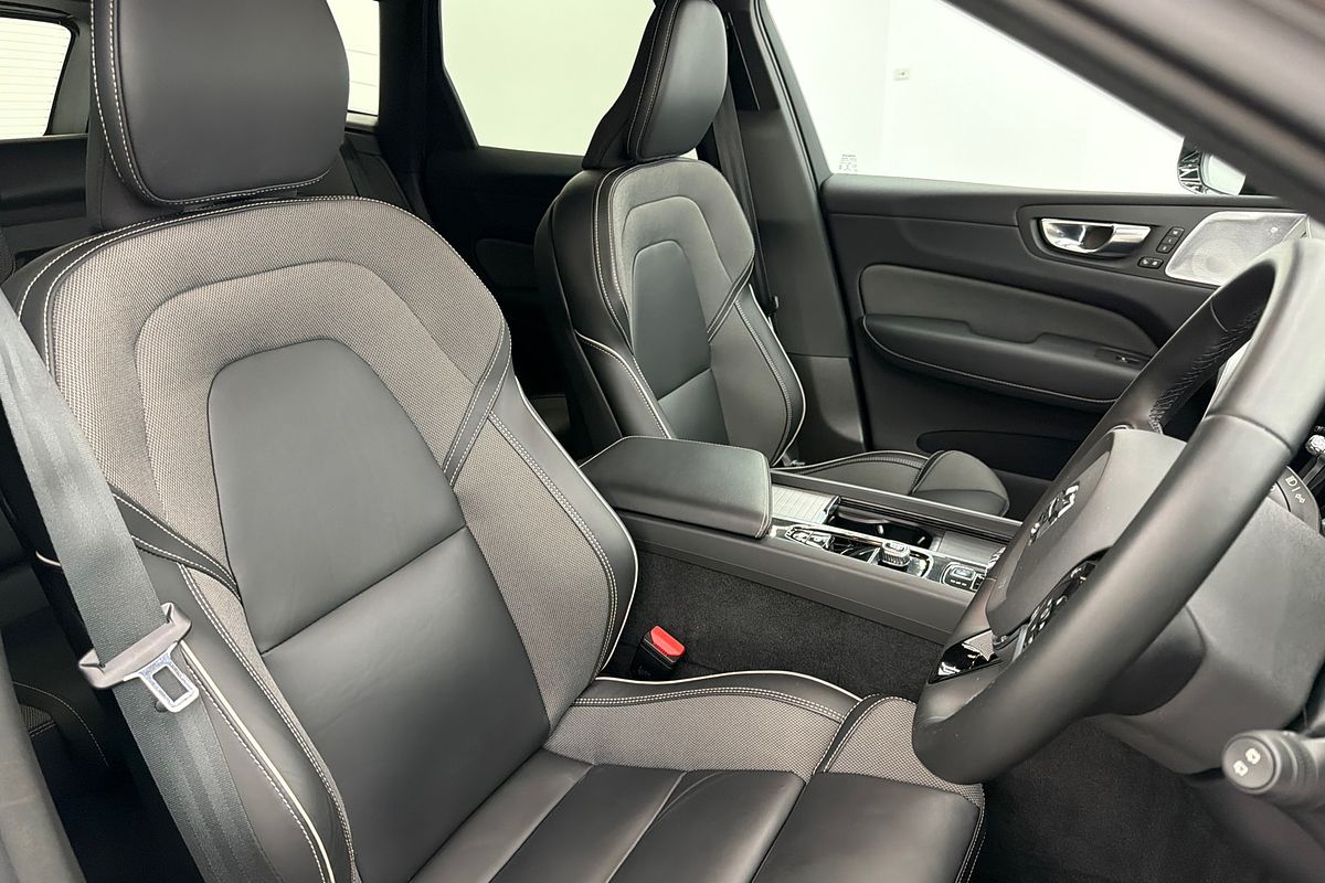 2022 Volvo XC60 Recharge Ultimate T8 Plug-In Hybrid