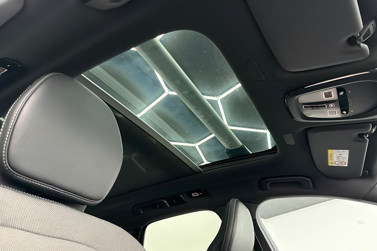 2022 Volvo XC60 Recharge Ultimate T8 Plug-In Hybrid