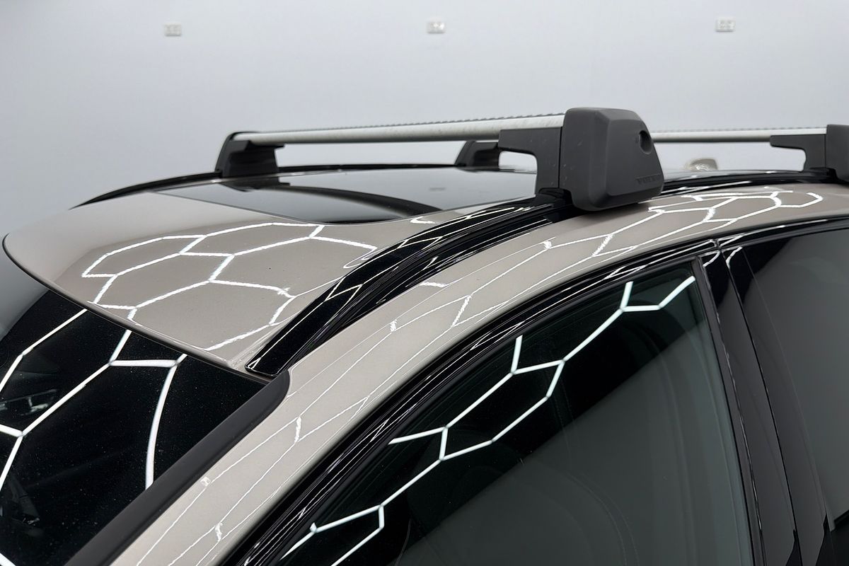 2022 Volvo XC60 Recharge Ultimate T8 Plug-In Hybrid