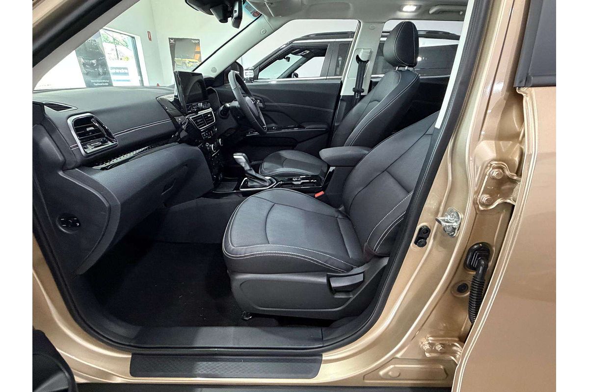 2025 Mahindra XUV3XO AX7L