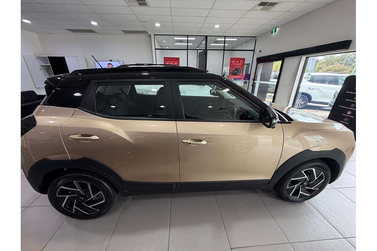 2025 Mahindra XUV3XO AX7L