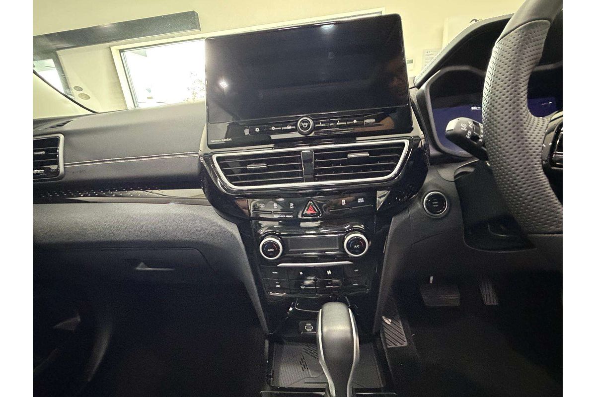 2025 Mahindra XUV3XO AX7L