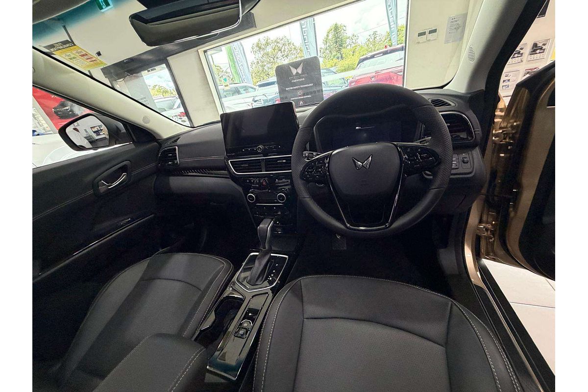 2025 Mahindra XUV3XO AX7L