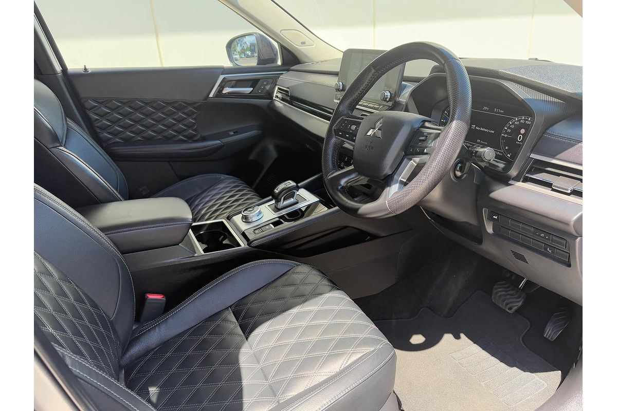 2023 Mitsubishi Outlander Exceed ZM