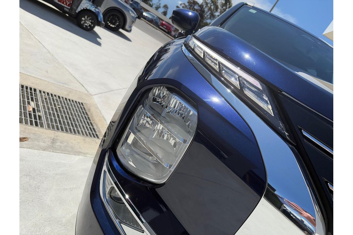 2023 Mitsubishi Outlander Exceed ZM