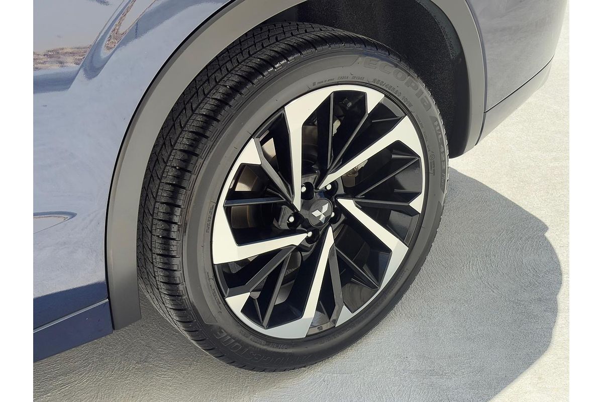 2023 Mitsubishi Outlander Exceed ZM