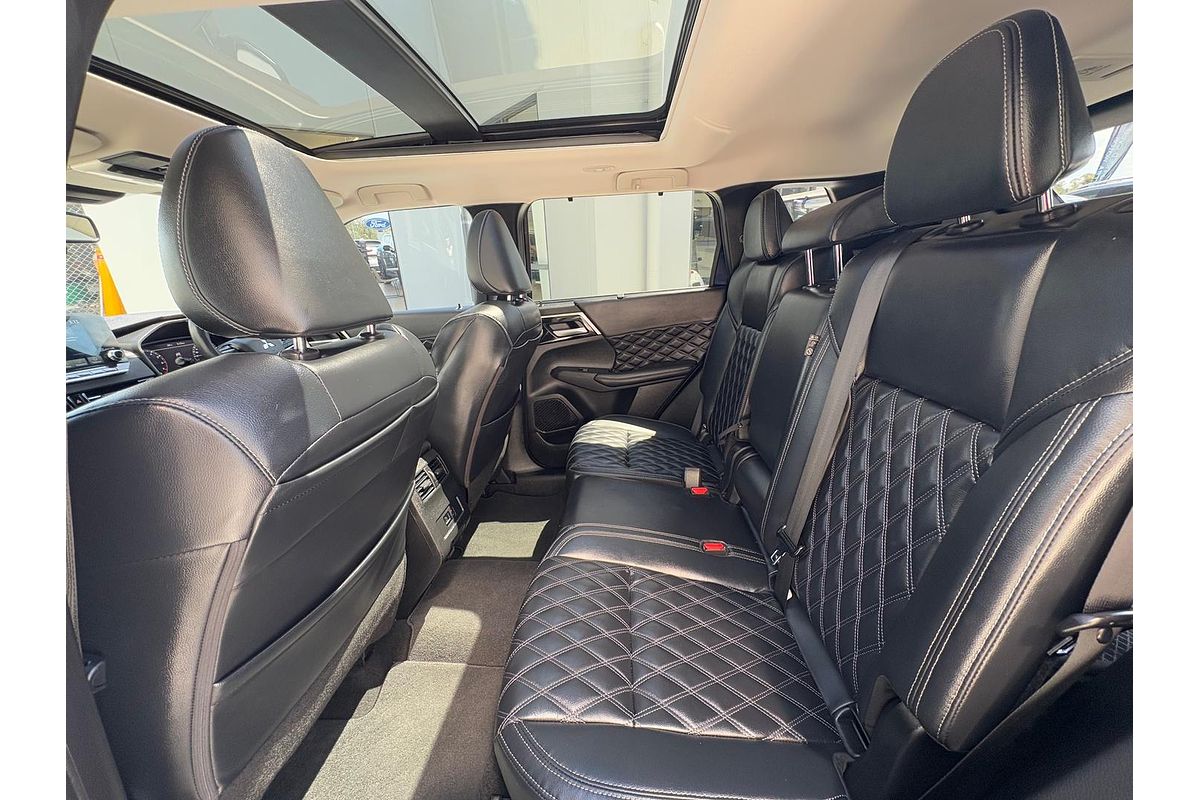 2023 Mitsubishi Outlander Exceed ZM