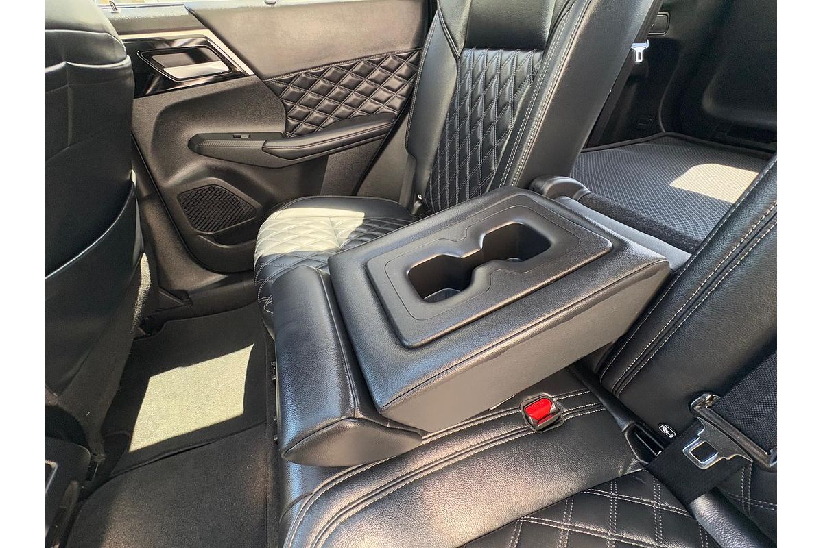 2023 Mitsubishi Outlander Exceed ZM