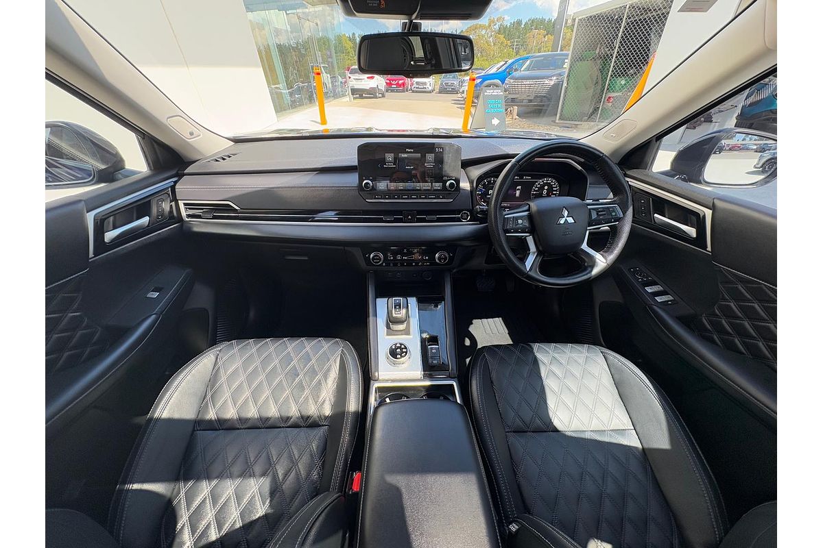 2023 Mitsubishi Outlander Exceed ZM