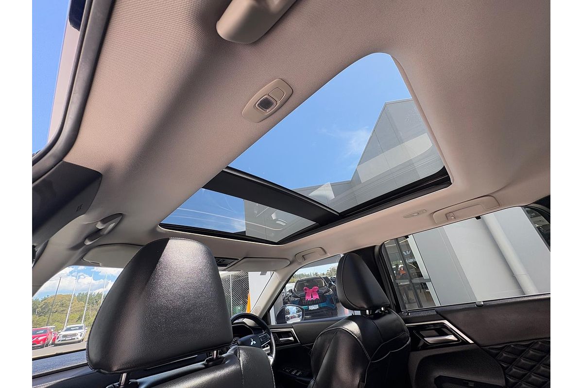 2023 Mitsubishi Outlander Exceed ZM